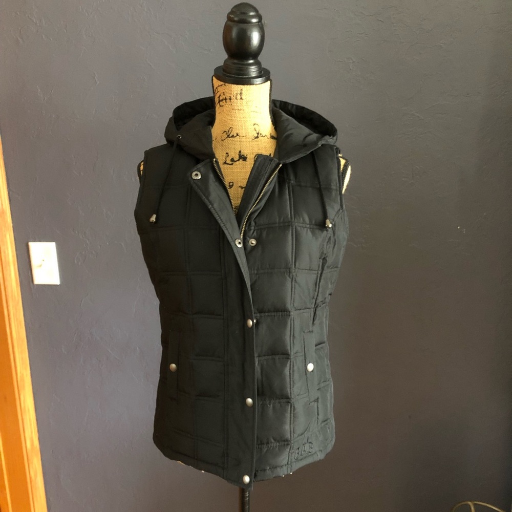 Gap Black Vest w/hood Sz.Small